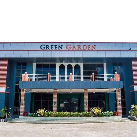Green Garden Hotel Berastagi Extérieur photo