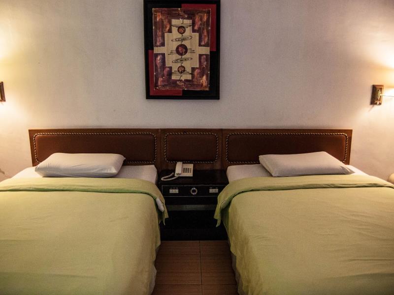 Green Garden Hotel Berastagi Extérieur photo